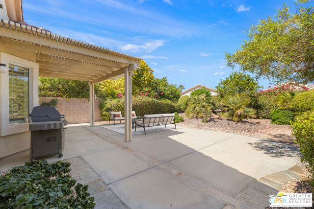 78712 Postbridge Circle, Palm Desert CA: https://media.crmls.org/mediaz/e95954f7-a96b-4ea5-8b38-1e5674d4b7a0.jpg