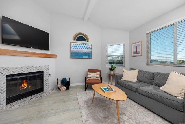 Detail Gallery Image 12 of 47 For 880 Home Ave #G,  Carlsbad,  CA 92008 - 3 Beds | 2/1 Baths