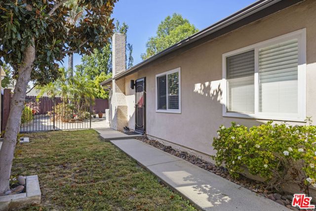 6005 Hackers Lane, Agoura Hills CA: https://media.crmls.org/mediaz/e9597234-e559-4776-97f4-48bd6828d13e.jpg