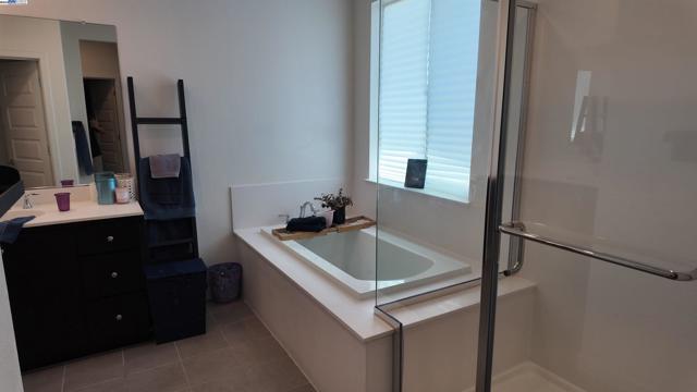 17516 Gemini Ct, Lathrop CA: https://media.crmls.org/mediaz/e959969d-0970-466a-a50c-9036a97c0ecd.jpg