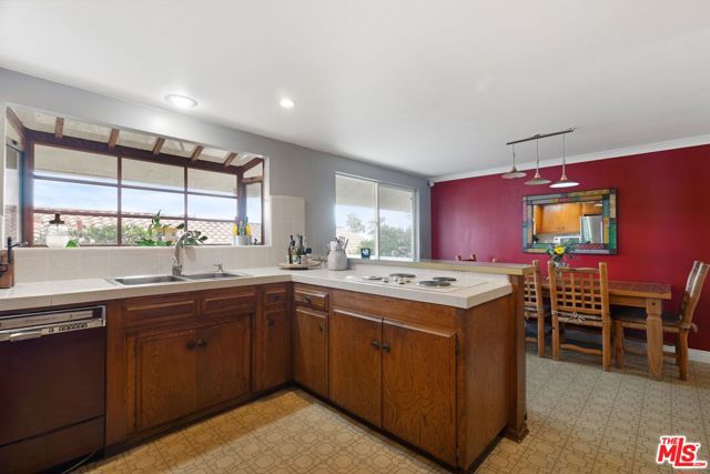 6847 Crest Road, Rancho Palos Verdes, California 90275, 4 Bedrooms Bedrooms, ,3 BathroomsBathrooms,Residential,Sold,Crest,25498791