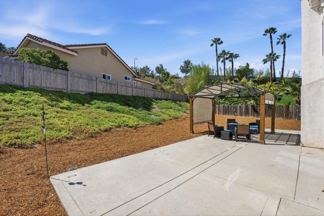 Detail Gallery Image 8 of 31 For 1247 Sunglow, Oceanside,  CA 92057 - 5 Beds | 3 Baths