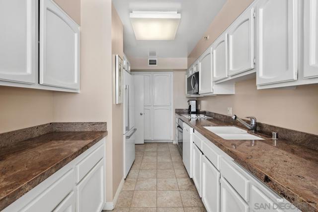 1820 Avenida Del Mundo, Coronado CA: https://media.crmls.org/mediaz/e95b26b9-5553-4ae5-875a-f8e5883ebdfc.jpg