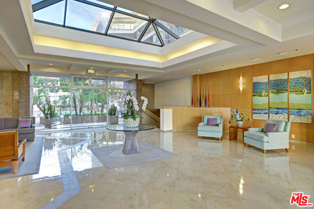 515 Ocean Avenue, Santa Monica CA: https://media.crmls.org/mediaz/e95b9f88-fbfc-46ea-b3a0-fac7f673552c.jpg