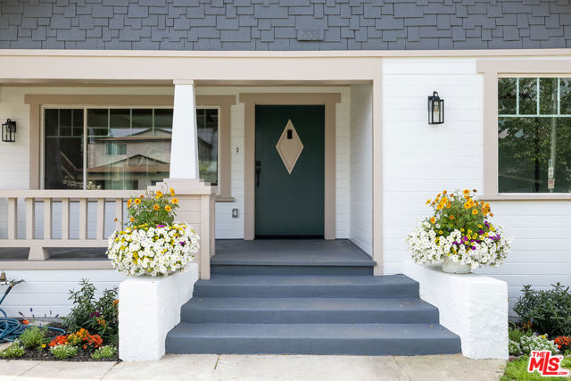 1558 W 47th Street, Los Angeles CA: https://media.crmls.org/mediaz/e95bf86b-0291-47c5-8138-63bf1211fdc0.jpg