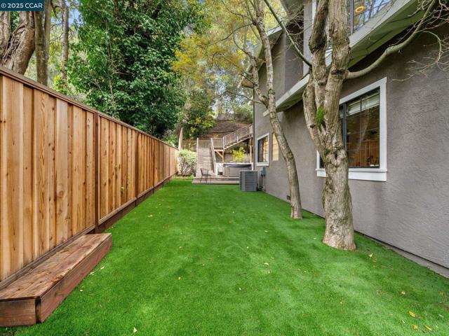 125 Sleepy Hollow Ln, Orinda CA: https://media.crmls.org/mediaz/e95c1f38-70a6-4c82-ac86-8c73e4898e57.jpg