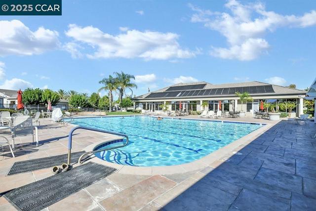290 Black Amber Way, Brentwood CA: https://media.crmls.org/mediaz/e95c7451-6671-4e66-bdc3-9a61d8561e7c.jpg