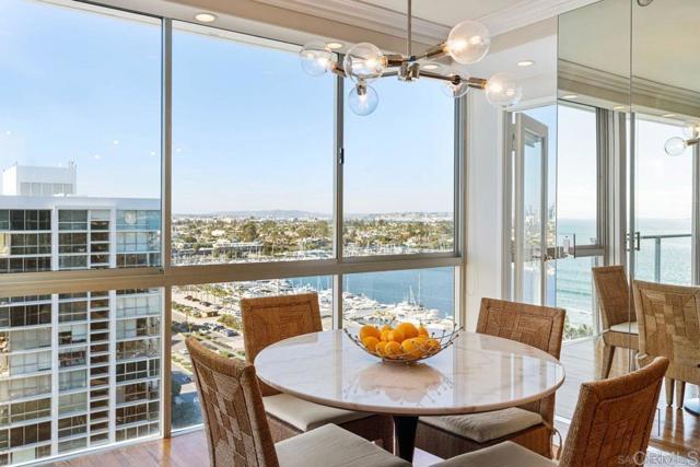 1810 Avenida del Mundo, Coronado CA: https://media.crmls.org/mediaz/e95ce1be-a313-48fc-84d8-ff60df8782ea.jpg