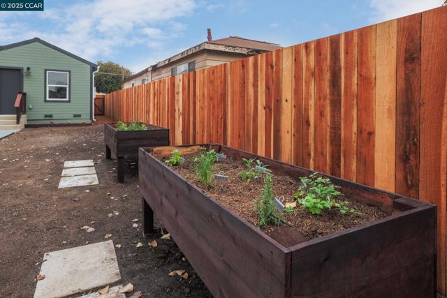 3064 Baywood Ln, San Pablo CA: https://media.crmls.org/mediaz/e95ceb13-be1a-4fba-af4d-5f0eccf81bab.jpg