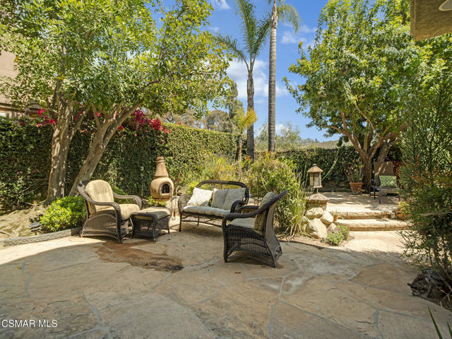 4126 Sterlingview Drive, Moorpark CA: https://media.crmls.org/mediaz/e95ced7f-1aab-4c4f-8d2c-dff0199928fe.jpg