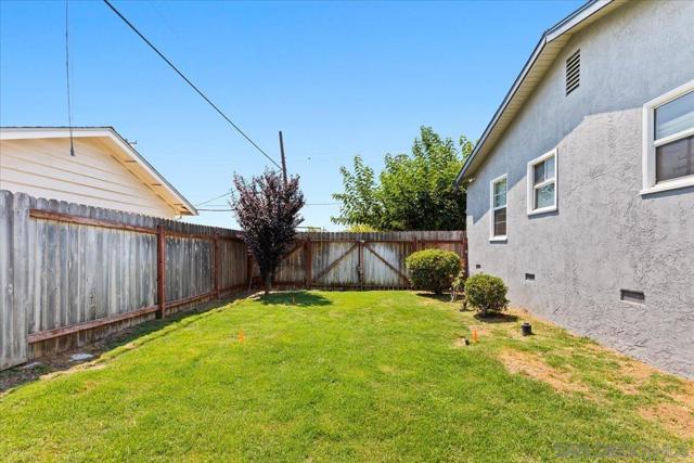 1658 Greenfield Dr, El Cajon CA: https://media.crmls.org/mediaz/e95d938a-0ad9-4d0a-a147-576f32384ff2.jpg