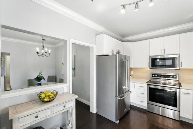 425 Cork Harbour Circle,  CA: https://media.crmls.org/mediaz/e95df515-a1e3-490f-b3c0-f0cc5a06c9f3.jpg