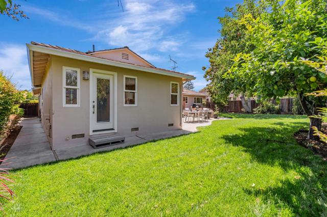 1728 Peartree Lane, Mountain View CA: https://media.crmls.org/mediaz/e95e0109-b04a-45ae-80f7-e7afee91da3a.jpg