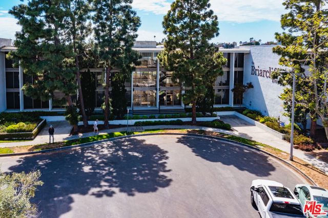 8701 Delgany Avenue, Playa del Rey CA: https://media.crmls.org/mediaz/e95e02f4-7827-4739-8eff-fb5b01ce924f.jpg