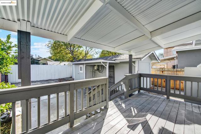 1232 78Th Ave, Oakland CA: https://media.crmls.org/mediaz/e95e2b6b-408b-40d6-8525-59548036965b.jpg