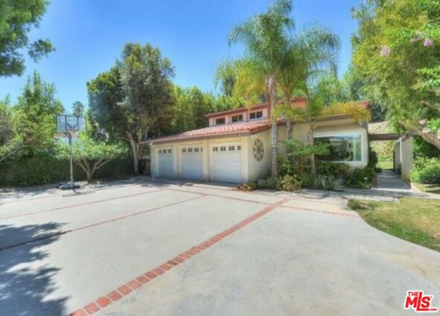 23444 Park Hermosa, Calabasas CA: https://media.crmls.org/mediaz/e95e76e1-79c1-4ef5-8a4d-d8e129269060.jpg