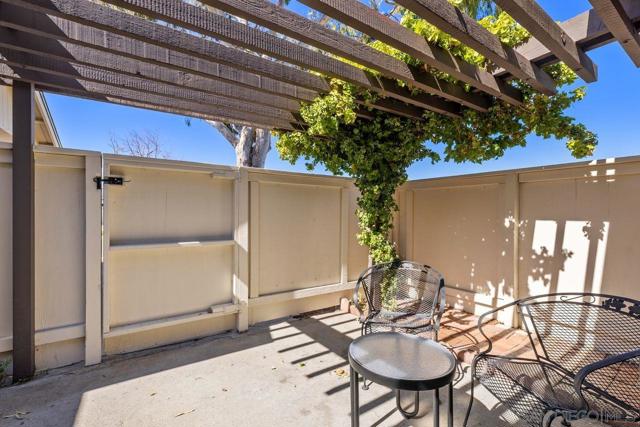 285 Aspenwood Ln, Encinitas, California 92024, 3 Bedrooms Bedrooms, ,2 BathroomsBathrooms,Condominium,For Sale,Aspenwood Ln,250019872SD