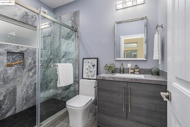 130 Arbor View Ln, Lafayette CA: https://media.crmls.org/mediaz/e95ebe06-479b-4e0c-8c4c-22fde9085f10.jpg