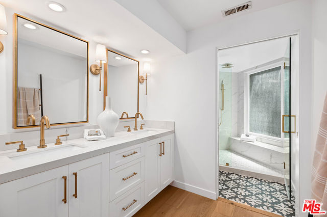 1183 La Mirada Street, Laguna Beach CA: https://media.crmls.org/mediaz/e95ecf0a-3687-474f-aecd-626fe69fae87.jpg