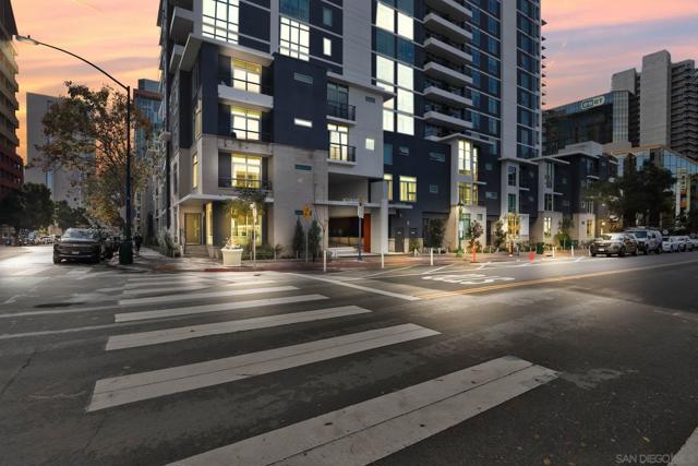 425 W Beech St, San Diego CA: https://media.crmls.org/mediaz/e95f0423-568f-4b47-8a29-3fd2265c9b2c.jpg