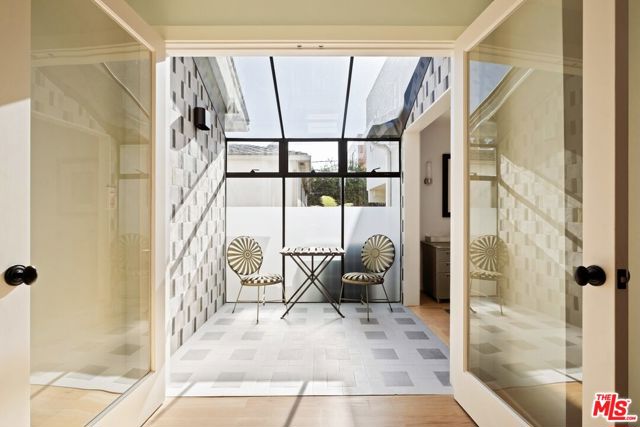 825 Coeur D Alene Avenue, Venice CA: https://media.crmls.org/mediaz/e95f38ce-3353-4989-b1a6-659d436c4e09.jpg