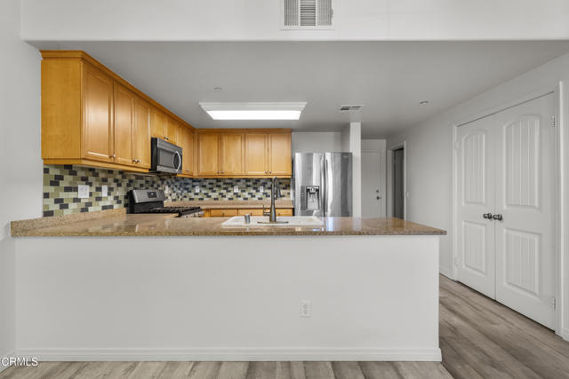 Detail Gallery Image 9 of 40 For 3016 Moonlight Park Ave, Oxnard,  CA 93036 - 3 Beds | 2/1 Baths