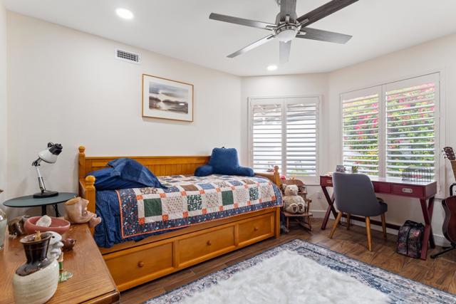 4695 Adra Way, Oceanside CA: https://media.crmls.org/mediaz/e95f69b8-a466-480b-9007-2ed5e68bdd78.jpg
