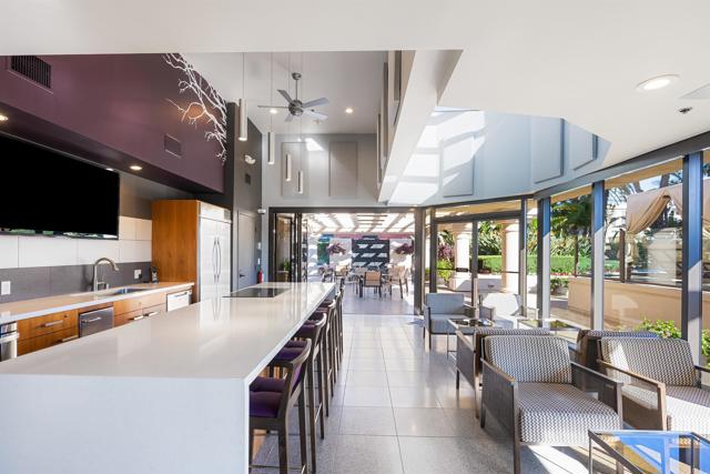 200 Harbor Dr, San Diego CA: https://media.crmls.org/mediaz/e95f6b91-babe-4029-ba6c-ff298307f108.jpg
