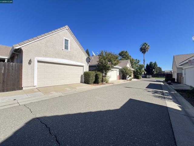 1870 Zurlo Way, Sacramento CA: https://media.crmls.org/mediaz/e95fb3db-8d32-48dd-8586-6547a6f1f606.jpg