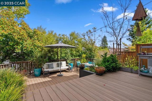 5 Doral Dr, Moraga CA: https://media.crmls.org/mediaz/e96022fc-251f-495d-b146-1ed15900f1e6.jpg