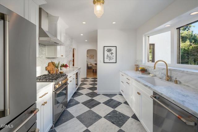 Detail Gallery Image 19 of 69 For 1110 E Mountain St, Glendale,  CA 91207 - 4 Beds | 3 Baths