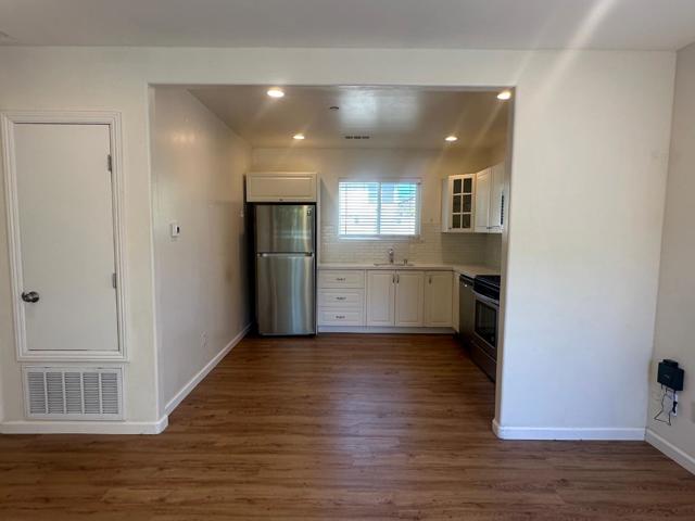 935 S Eldorado Street, San Mateo CA: https://media.crmls.org/mediaz/e96059d6-91ae-45aa-91af-e37959955115.jpg