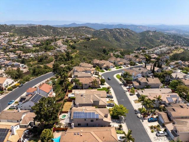 2412 Starlight Gln, Escondido CA: https://media.crmls.org/mediaz/e9608f44-56eb-44a1-8d07-4f47339e54c9.jpg