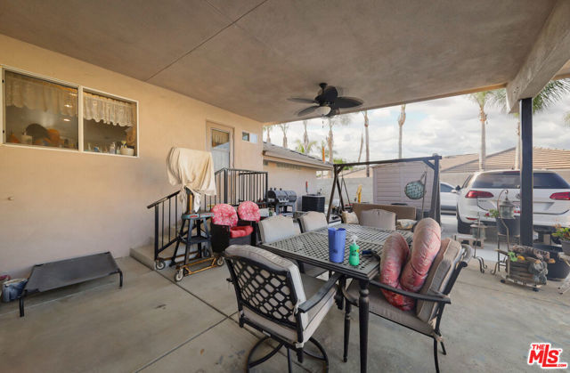 7200 Clifftop Way, Bakersfield CA: https://media.crmls.org/mediaz/e9611e3d-0cef-48d7-804e-33929b934e19.jpg