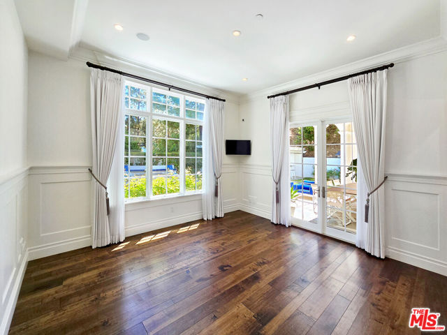 3815 Valley Meadow Road, Encino CA: https://media.crmls.org/mediaz/e96123b0-50d4-4847-af39-251de7d94928.jpg