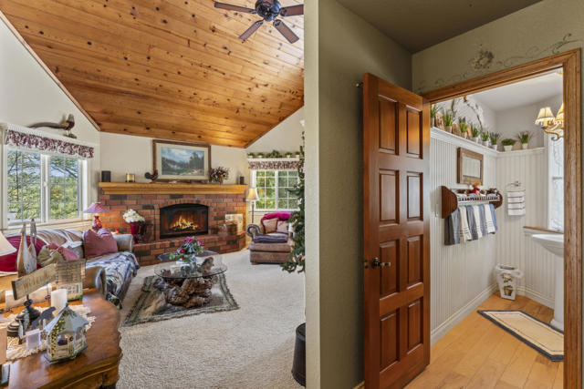 692 Zurich Drive, Lake Arrowhead, CA 92352