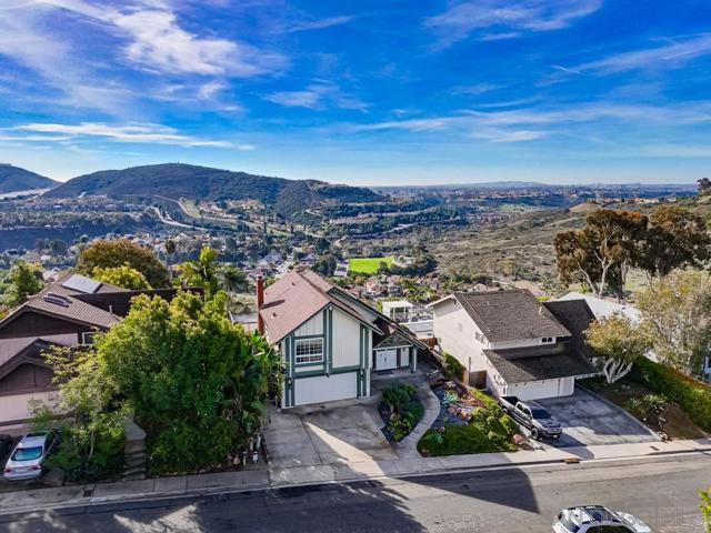 12835 Via Caballo Rojo, San Diego CA: https://media.crmls.org/mediaz/e9615107-98e3-4b17-bad1-a32b1e2bec21.jpg