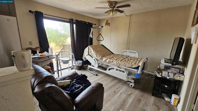80 Mims Ave, Bay Point CA: https://media.crmls.org/mediaz/e9616bfb-bb60-4a6c-b764-daf6c1a892f5.jpg