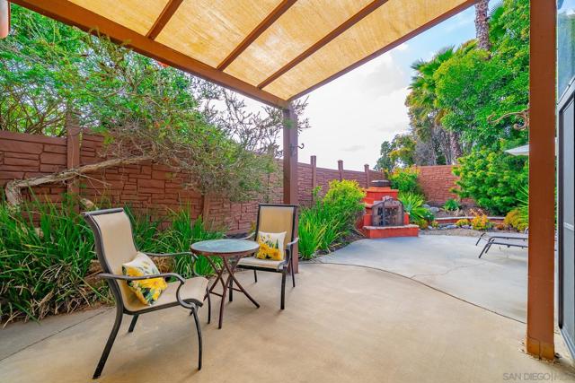 6433 La Paloma Street, Carlsbad CA: https://media.crmls.org/mediaz/e9622bd8-706f-42a1-9af4-bf50dbc5196c.jpg