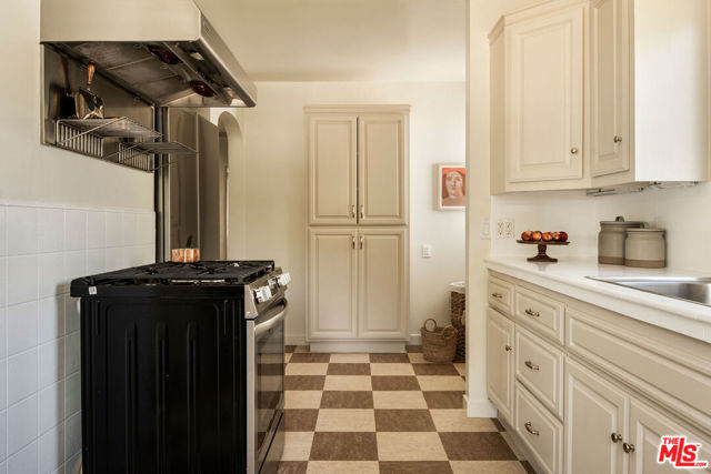 264 Robinson Road, Pasadena CA: https://media.crmls.org/mediaz/e9622f8a-6c63-403c-9251-1d0cd0267abb.jpg
