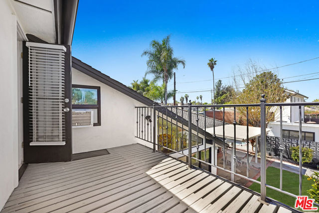 6409 Graves Avenue, Lake Balboa CA: https://media.crmls.org/mediaz/e9624ca0-bc42-463f-9d07-f4965ae51bc6.jpg