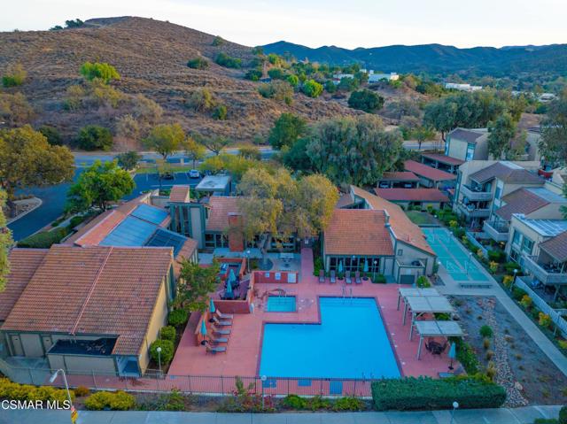 348 Chestnut Hill Court, Thousand Oaks CA: https://media.crmls.org/mediaz/e9626119-6759-4864-82c5-cb67e79857fe.jpg