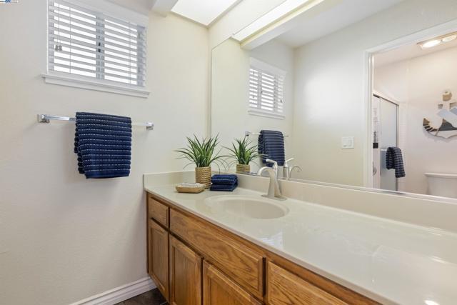 5409 Cameo Ct, Pleasanton CA: https://media.crmls.org/mediaz/e962a27e-a350-40ed-b5ca-4195dab58b5d.jpg