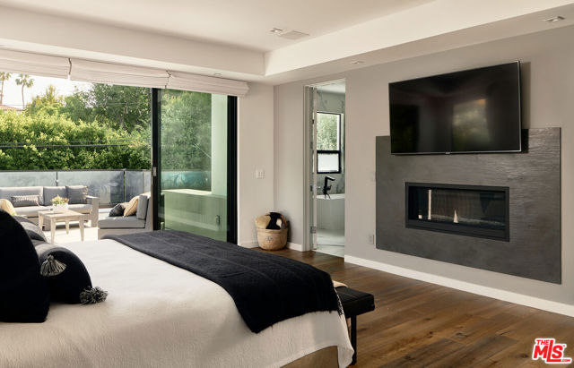 144 N Bowling Green Way, Los Angeles CA: https://media.crmls.org/mediaz/e9637ea1-b8ba-4024-87b4-ed49cf7bebd7.jpg