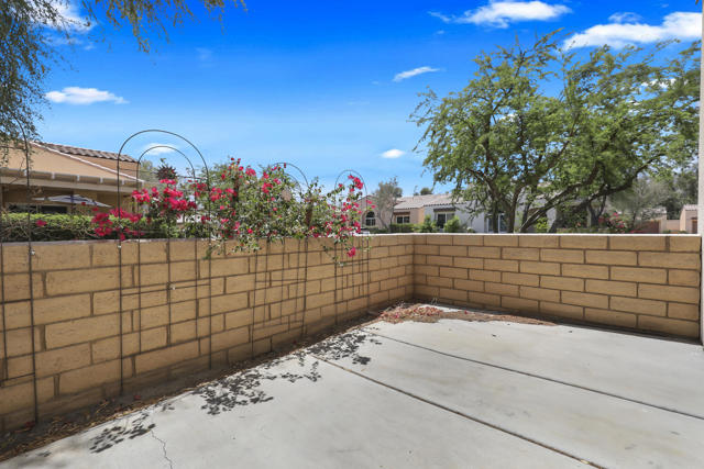 47788 Dancing Butterfly, La Quinta CA: https://media.crmls.org/mediaz/e96391d6-0d01-4b9b-aacd-8b1139be5e7e.jpg
