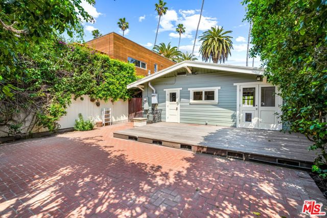 839 Milwood Avenue, Venice CA: https://media.crmls.org/mediaz/e963d5d5-eaea-4a75-8525-e5de39807a4e.jpg