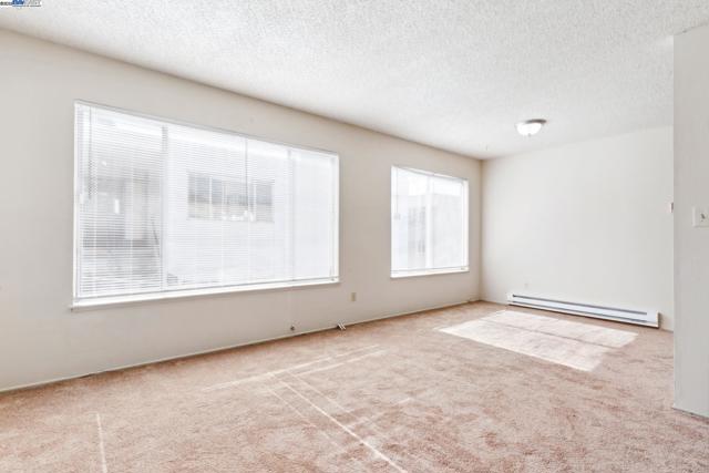 424 Staten Ave, Oakland CA: https://media.crmls.org/mediaz/e96423ec-3c03-406c-ab9a-be26463547c8.jpg