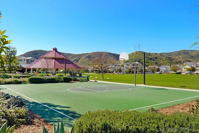2807 California Poppy Street, Escondido CA: https://media.crmls.org/mediaz/e9646838-e868-4237-ae26-8f596ab548e4.jpg