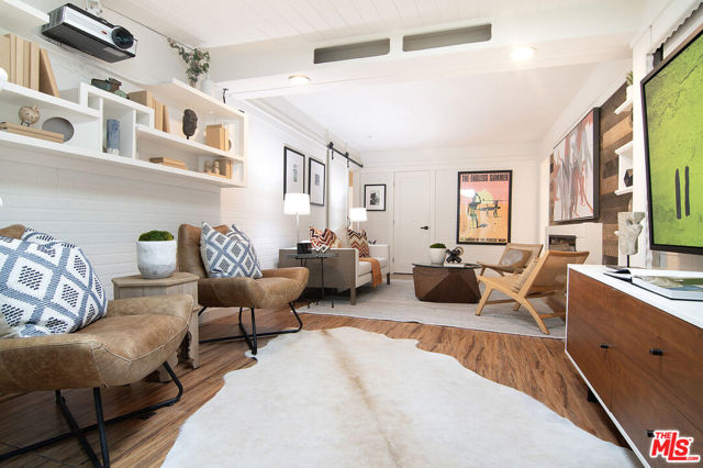 565 N Arden Boulevard, Los Angeles CA: https://media.crmls.org/mediaz/e9649c3d-c4f5-4010-9ddf-e79b035f3303.jpg