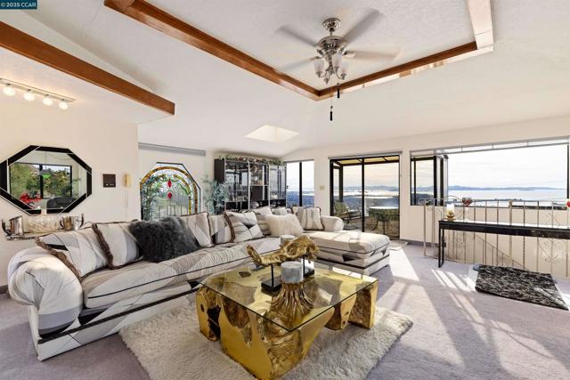 716 Gelston Pl, El Cerrito CA: https://media.crmls.org/mediaz/e964dc95-c5f3-425f-aa11-a6ab08aaf733.jpg